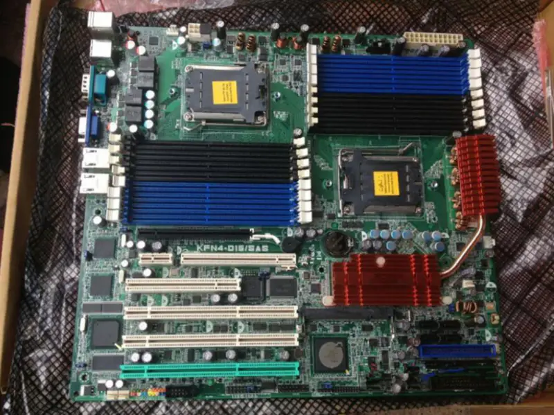 Carte mère Asus KFN4-D16/SAS