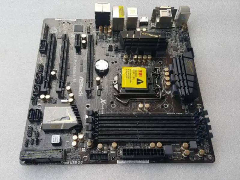 Carte mère ASROCK Z77 Extreme4-M Intel LGA 1155 DDR3 Z77 MATX