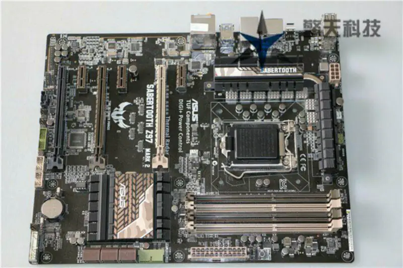 Carte mère Asus SABERTOOTHZ97