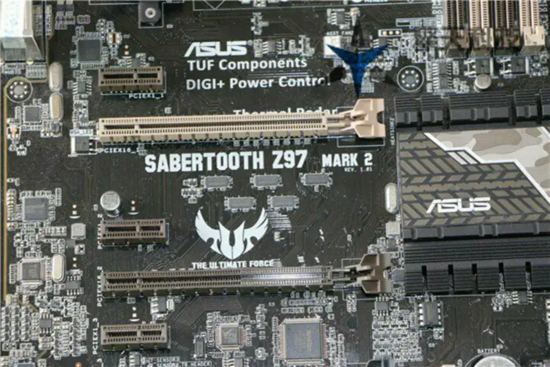 Carte mère Asus SABERTOOTHZ97