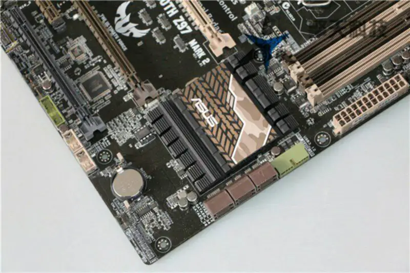 Carte mère Asus SABERTOOTHZ97