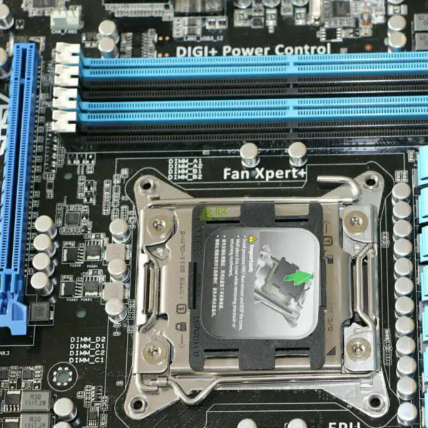 Carte mère Asus P9X79LE