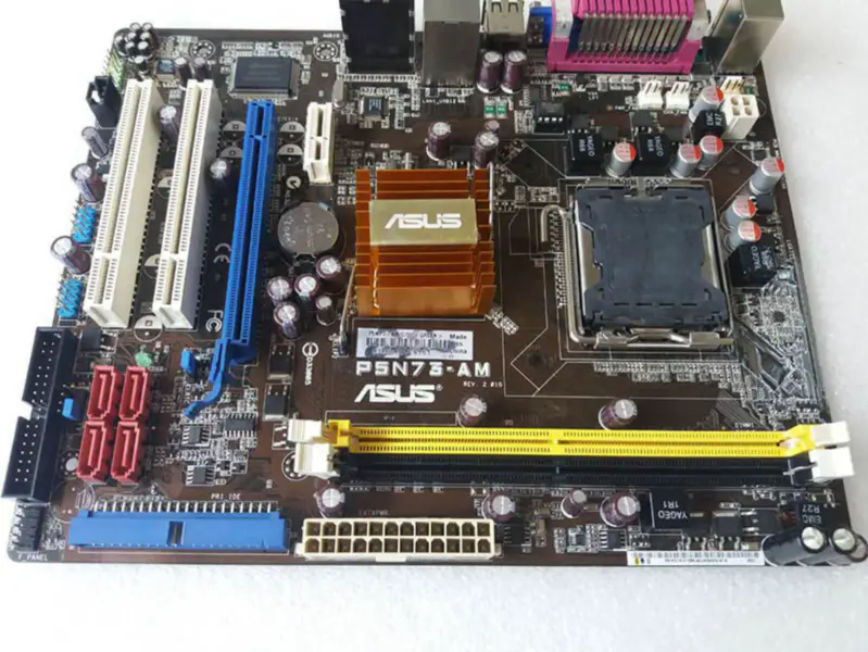 Carte mère Asus P5N73-AM