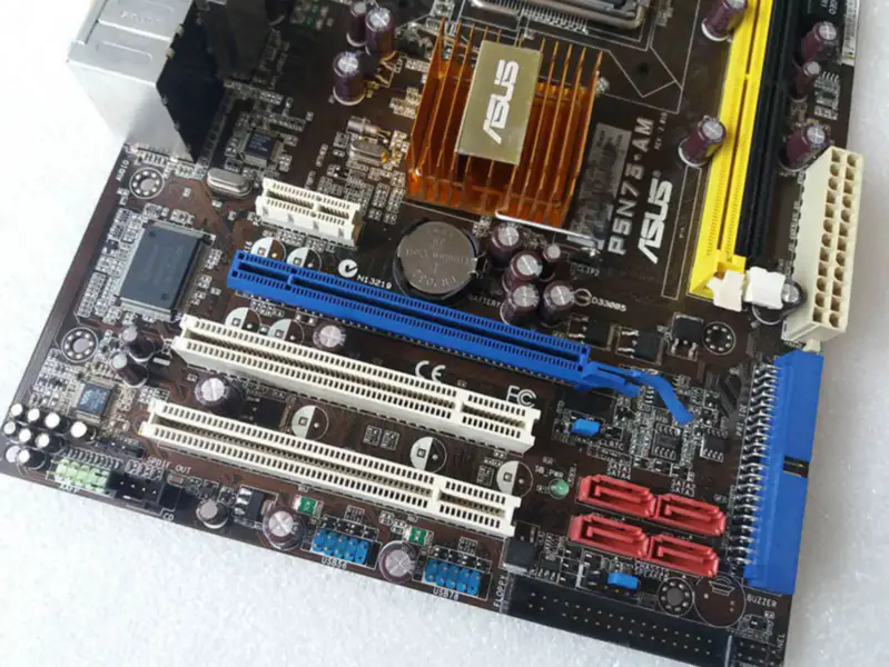 Carte mère Asus P5N73-AM