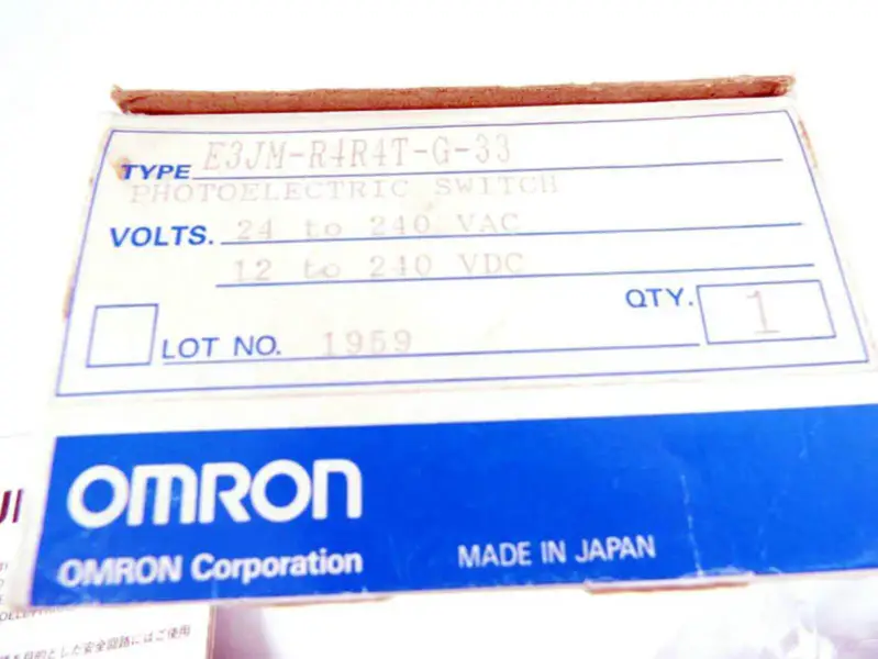 OMRON E3JM-R4R4T-G-33 Capteur photoélectrique