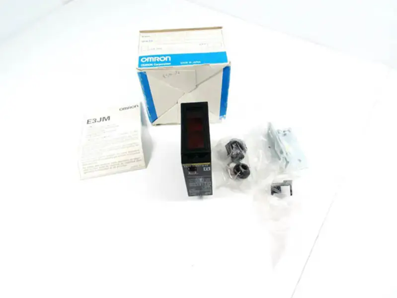 OMRON E3JM-R4R4T-G-33 Capteur photoélectrique