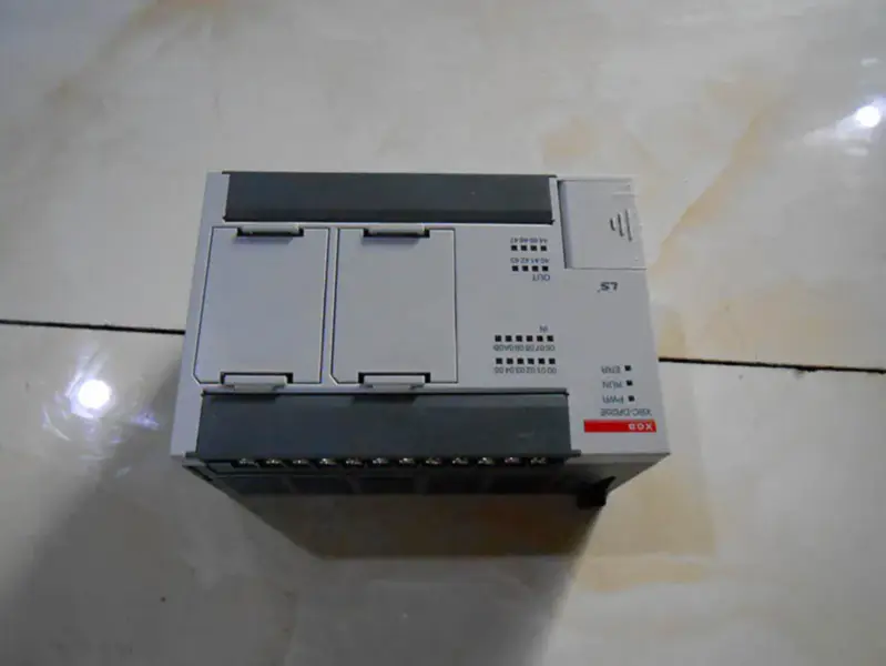 Série LS PLCXGB XBC-DR20E