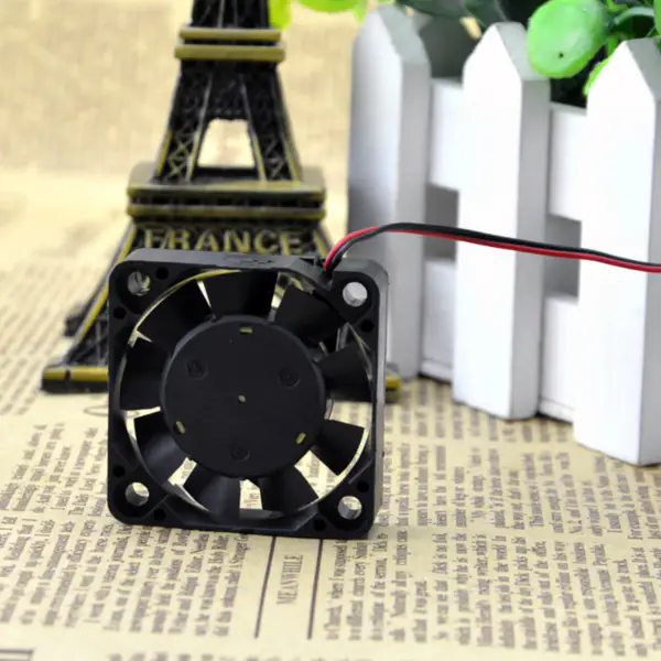 1606KL-04W-B69 nouveau Minebea 4015 12V 0.15A 4CM ventilateur de refroidissement