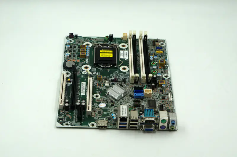 HP RP5810 748612-001 748493-001 Carte mère