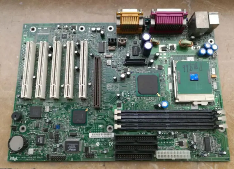 Carte mère Intel D815EEA pour équipements industriels