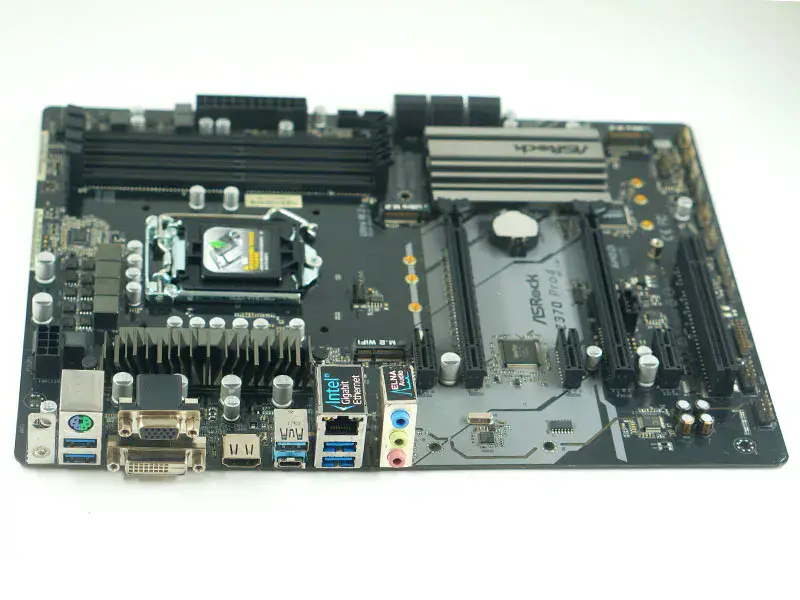 Carte mère Asrock Z370 Pro4