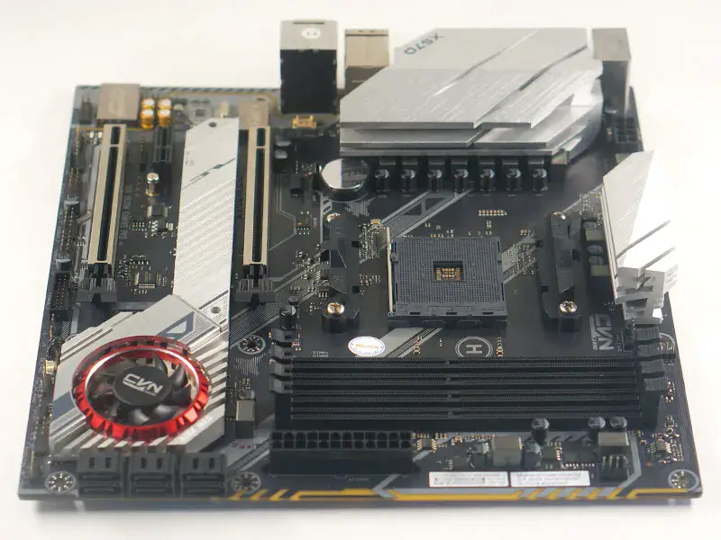 Carte mère CVN X570M GAMING PRO V14 colorée