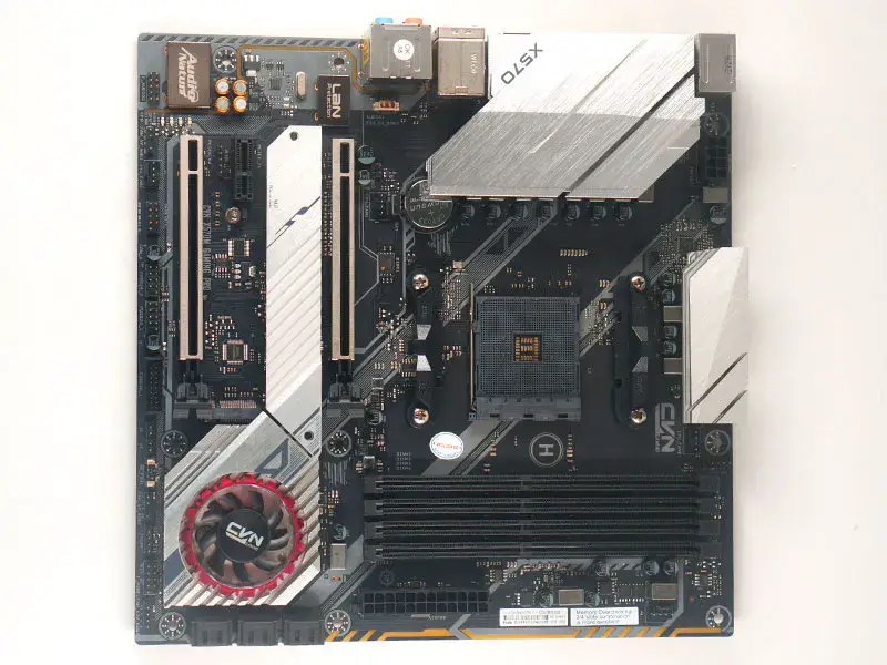 Carte mère CVN X570M GAMING PRO V14 colorée