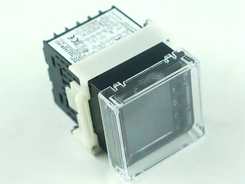 Omron E5CC-TQX3ASM-002 régulateur de température
