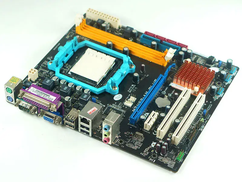 Carte mère Asus M2N68-AM PLUS AM2/AM2+ uATX