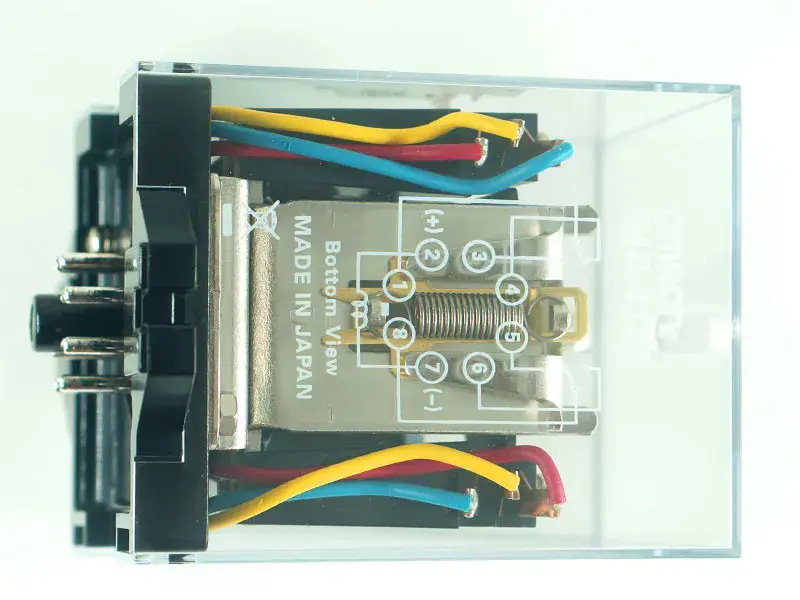 Relais Omron G4Q-212S DC24V