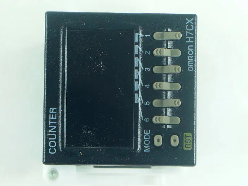 Compteur Omron H7CX-AD-N