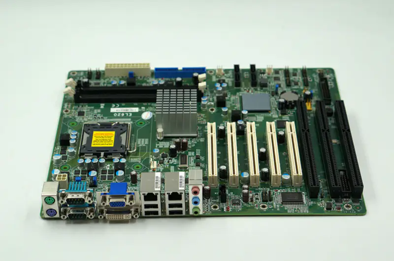Carte mère DFI EL620-C 774-EL6201-100G