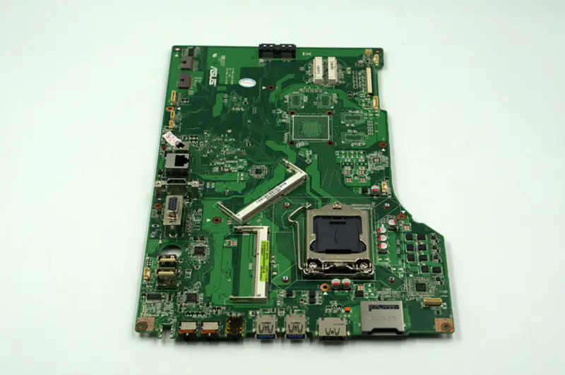 Carte mère Asus ET2700I