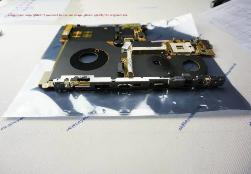 Carte mère Asus F8V