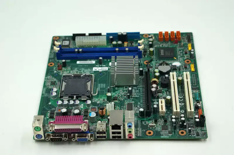 Carte mère Lenovo G31T-LM V1.0 T4900V M6900 45C2882 53Y3282