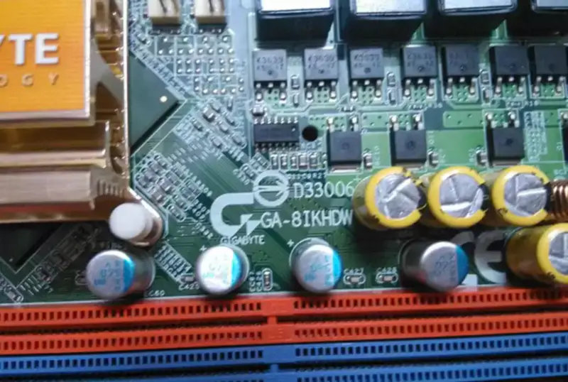 Carte mère Gigabyte 8IKHDW