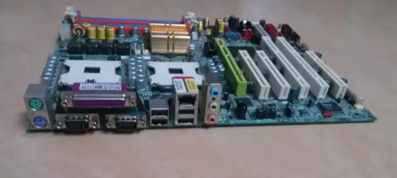 Carte mère Gigabyte 8IKHDW