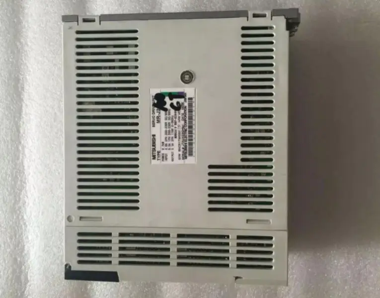 Mitsubishi MR-J2-100CT MRJ2100CT Servo Drive