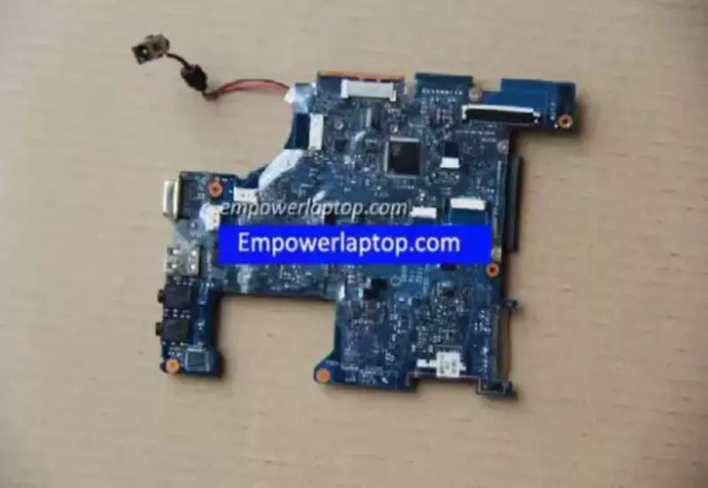 Toshiba NB520 K000129210 LA-6858P Carte mère