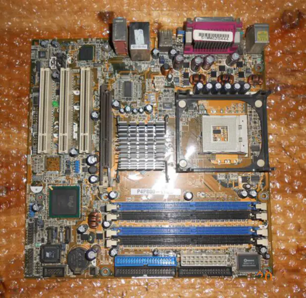 Carte mère Asus G32904-H17-A28 P4P800-VM/S P4P800-VM-EAYZ