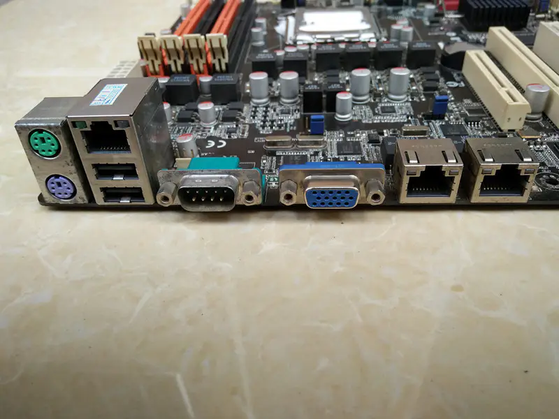 Carte mère ASUS P7F-M LGA1156 DDR3 16GB