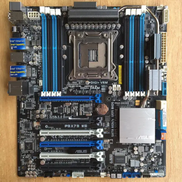 Carte mère Asus P9X79 WS LGA2011 X79