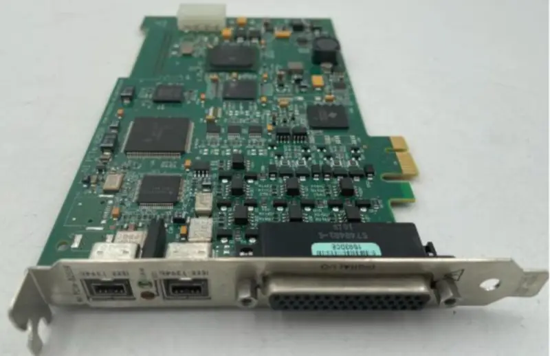 Carte NI PCIe-8255R DAQ avec interface 1394B
