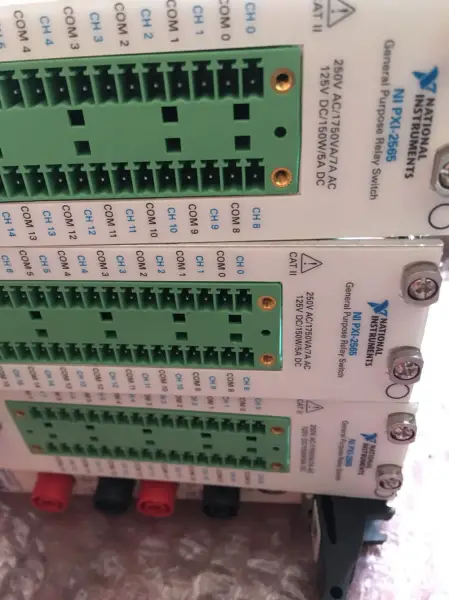 NI PXI-2565 777754-01 Module relais PXI