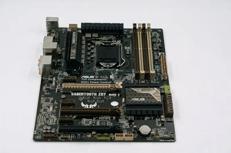 Carte mère Asus SABERTOOTH Z97 MARK 2