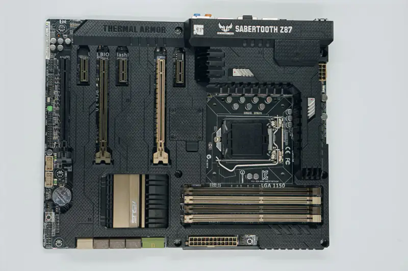 Carte mère Asus SABERTOOTH Z87 LGA1150 DDR3 64GB