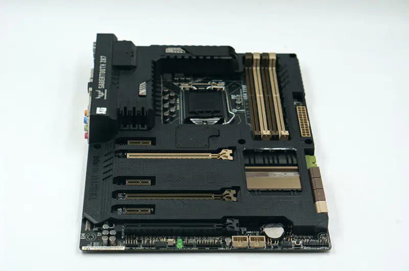 Carte mère Asus SABERTOOTH Z87 LGA1150 DDR3 64GB