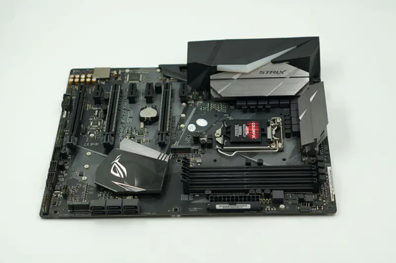 Carte mère Asus ROG STRIX Z270F GAMING pour ordinateur de bureau
