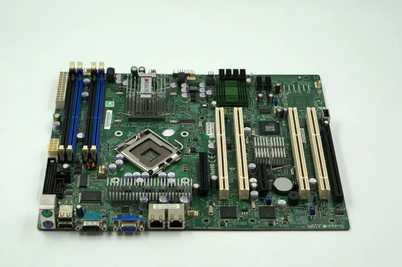 Carte mère Supermicro X7SBE pour serveur