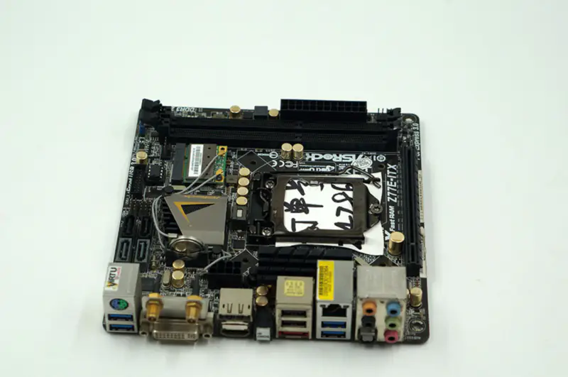 Carte mère Asrock Z77E-ITX Z77 LGA1155 Mini-ITX