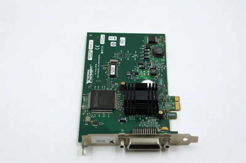 Carte d'acquisition NI PCIe-GPIB