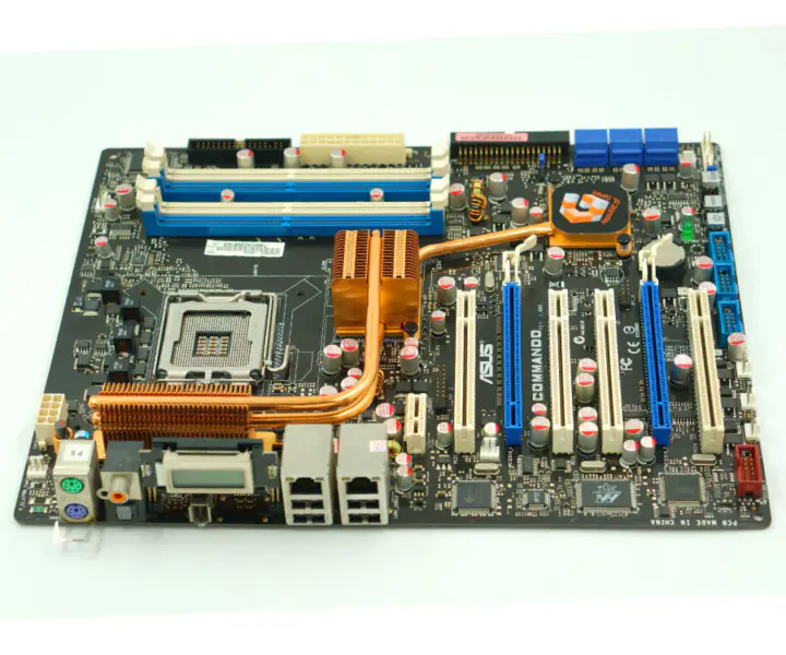 Carte mère Asus Commando P965 LGA 775 ATX