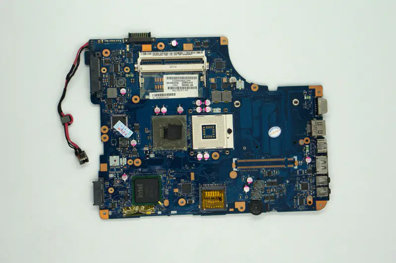 Toshiba L500 L550 L555 LA-4982P GM45 PGA-989 Carte mère