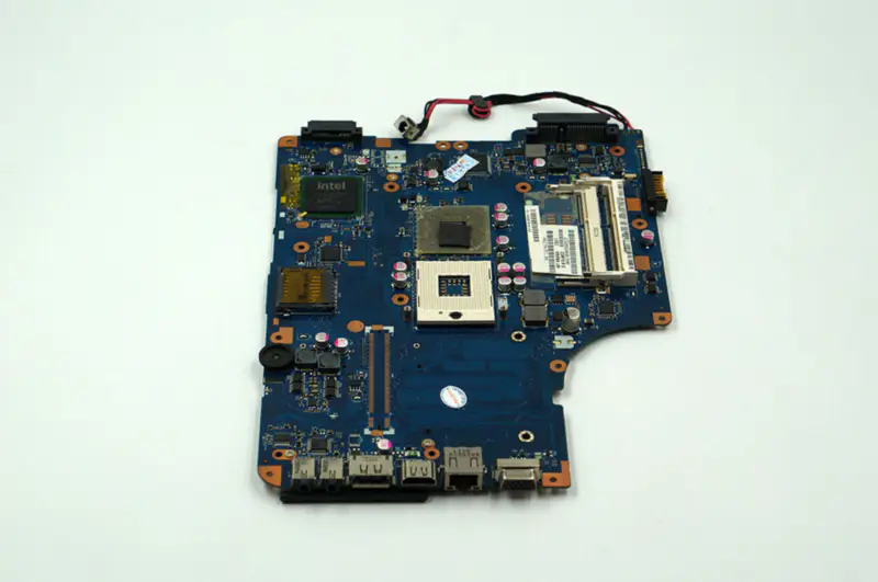 Toshiba L500 L550 L555 LA-4982P GM45 PGA-989 Carte mère